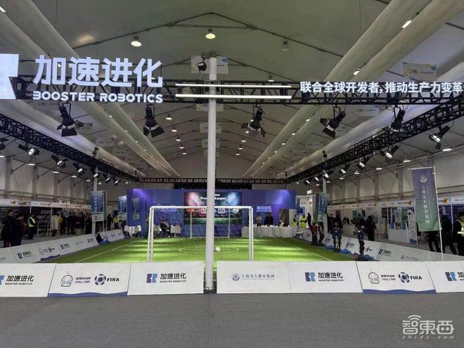 全球开发者先锋大会上海开幕！特斯拉宇树抱抱脸魔搭都来了超10款机器人同场斗法(图3)