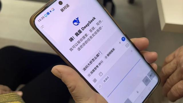 学烧菜、学剪视频老年居民学用DeepSeek解锁智能生活(图3)