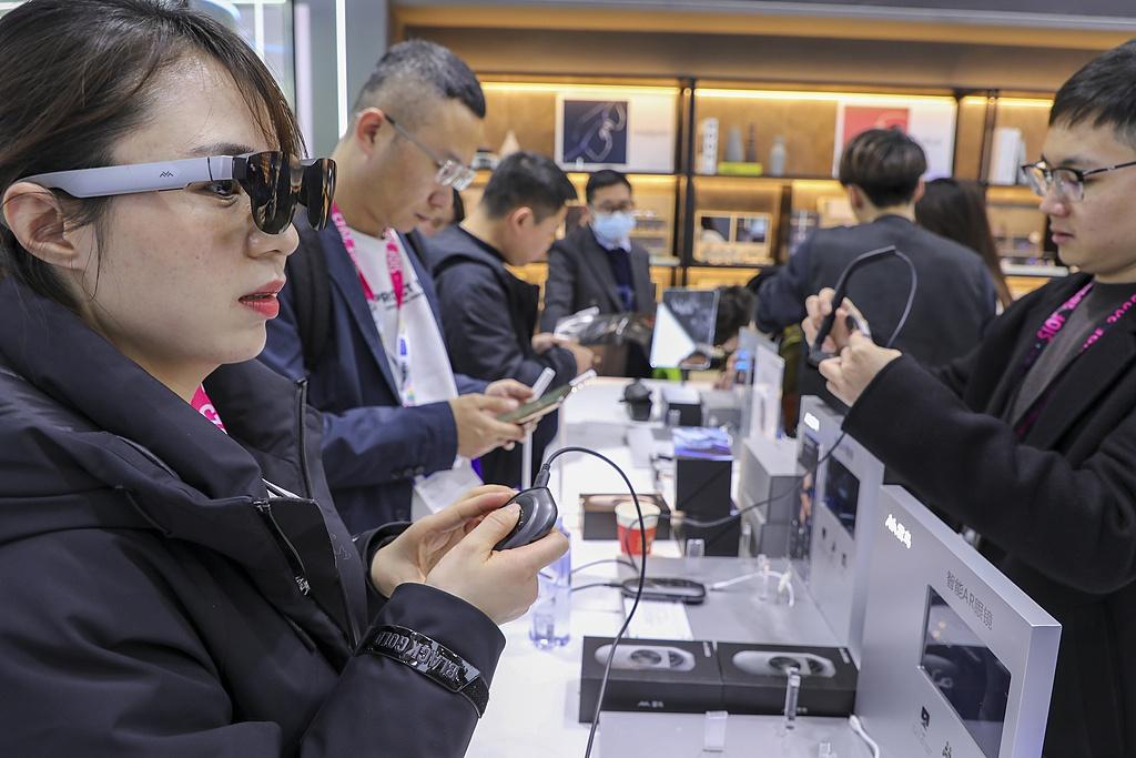 央广财评AI应用开启“人工智能+消费”新蓝海(图1)