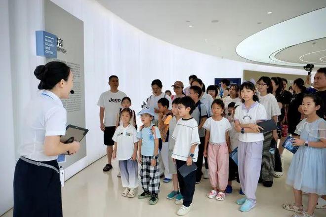 AI食神大模型、黑灯无人工厂穿越古今烟火气看新质生产力如何“烹饪”未来(图2)