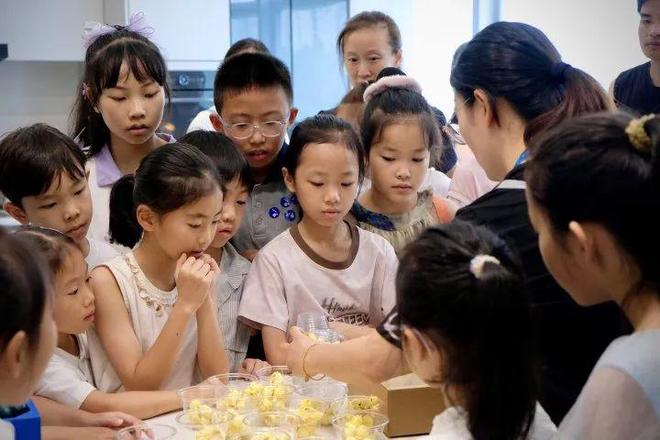 AI食神大模型、黑灯无人工厂穿越古今烟火气看新质生产力如何“烹饪”未来(图4)